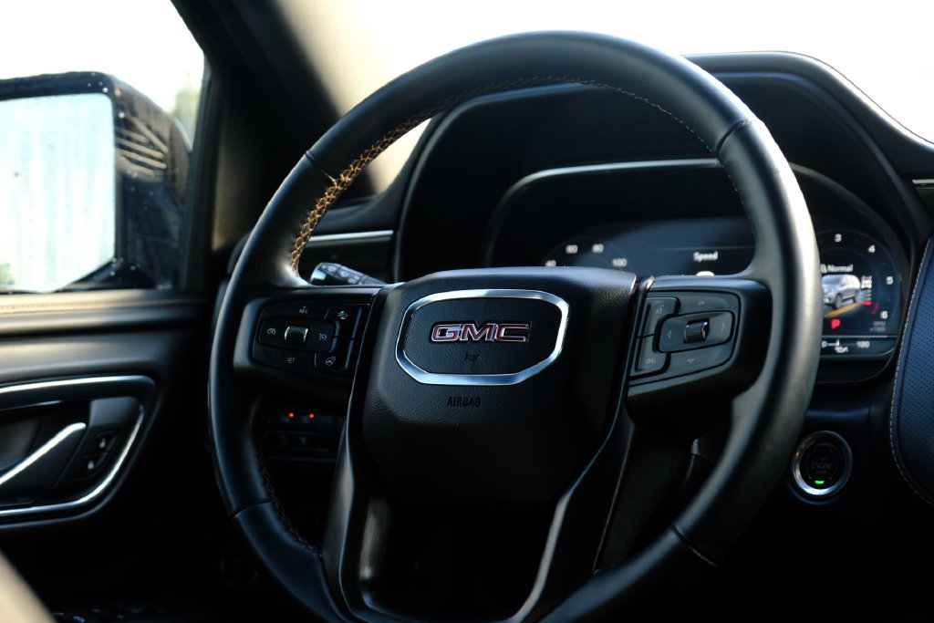 Used 2023 GMC Yukon AT4 w/ AT4 Premium Plus Package AWD/4WD image 17