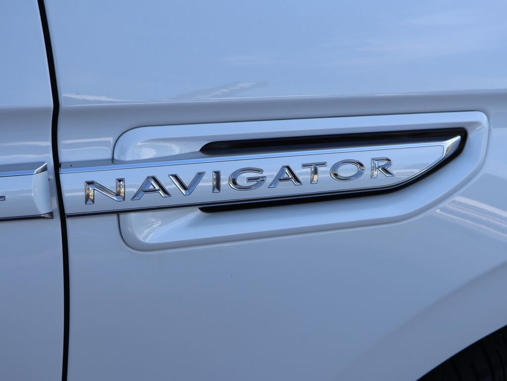 Used 2020 Lincoln Navigator Reserve w/ Equipment Group 208A Reserve image 8