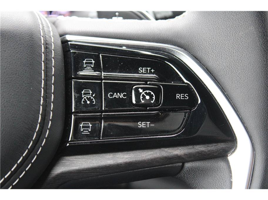 Used 2022 Jeep Grand Cherokee Overland w/ Luxury Tech Group IV AWD/4WD image 17