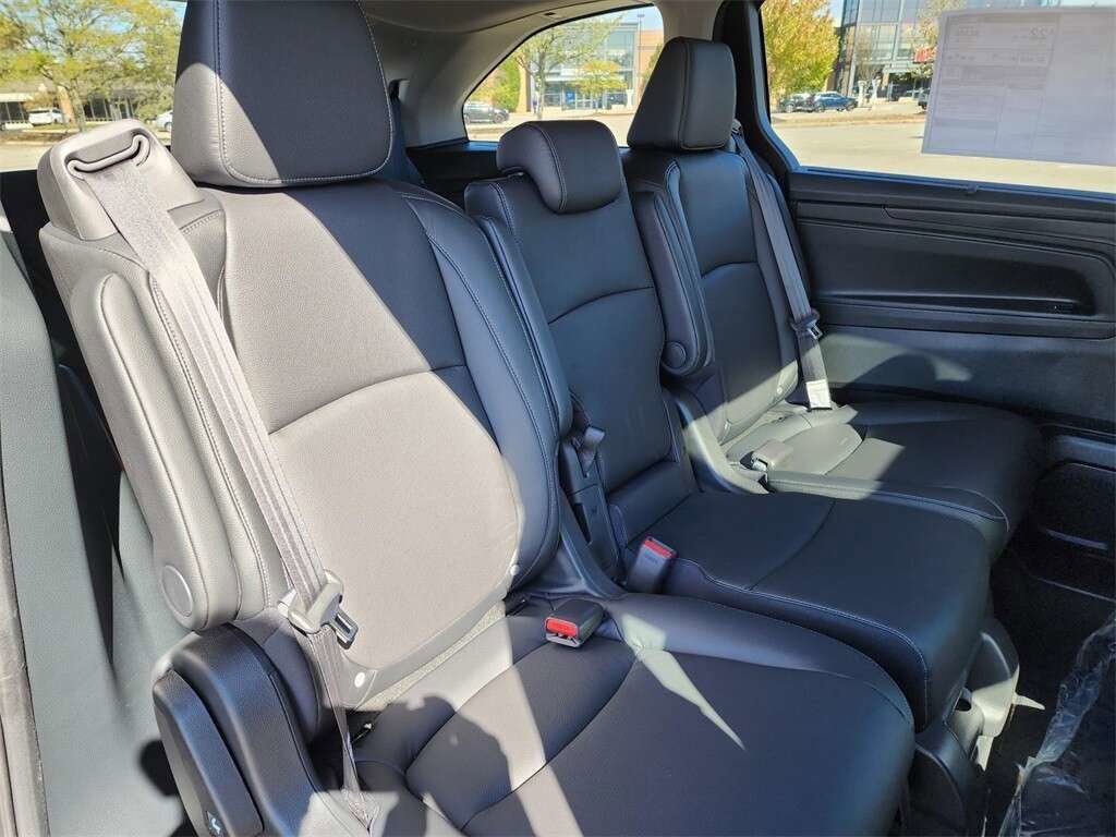 Certified 2024 Honda Odyssey EX-L image 18