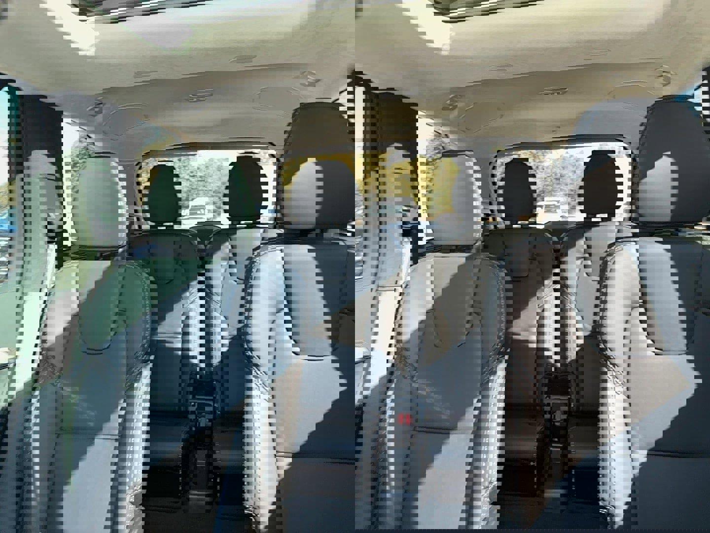 Certified 2023 Volvo XC90 B6 Ultimate w/ Lounge Package image 27