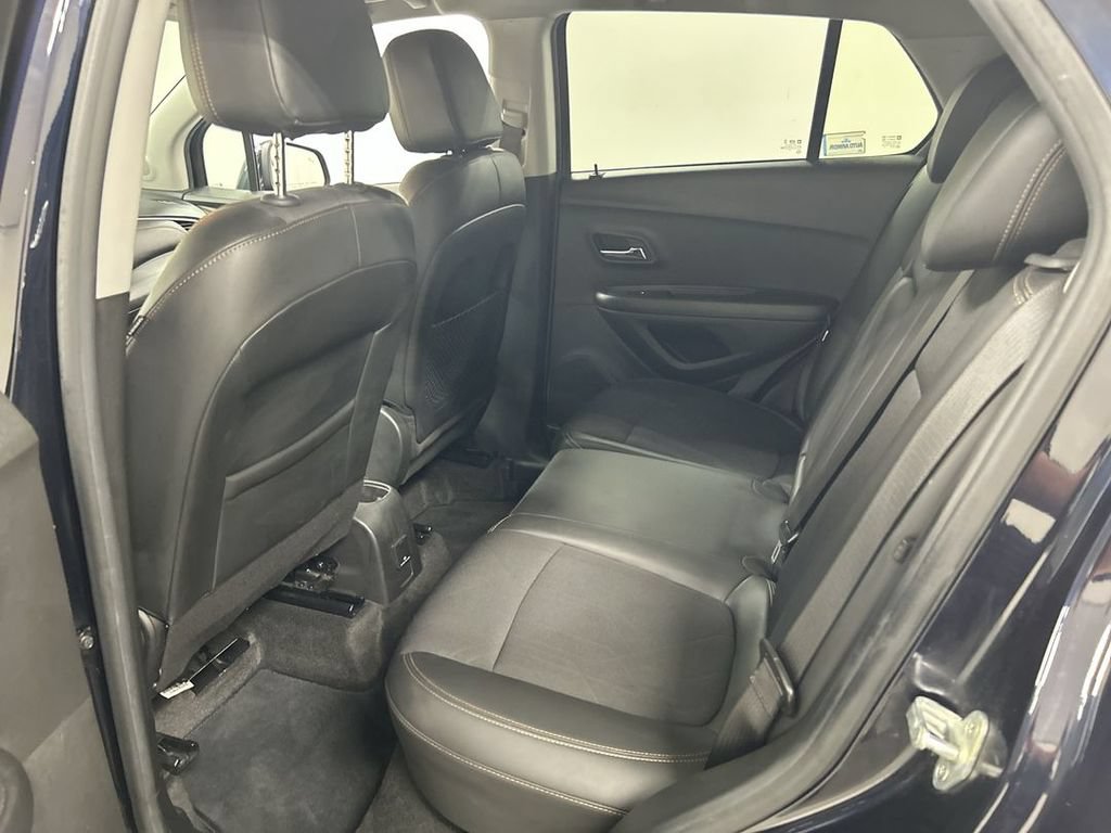 Used 2021 Chevrolet Trax LT w/ Driver Confidence Package AWD/4WD image 19
