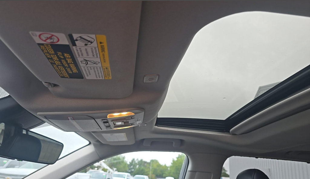 Used 2023 Toyota Highlander XLE FWD image 11