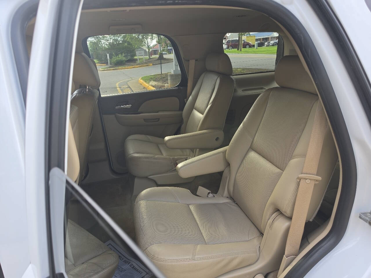 Used 2010 Chevrolet Tahoe LTZ AWD/4WD image 10