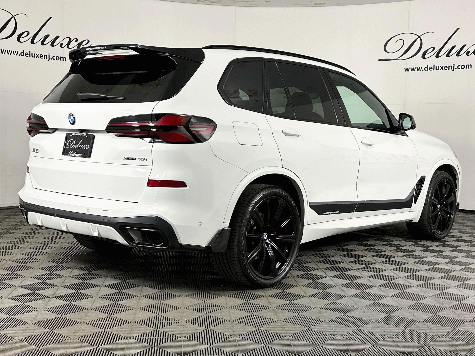 Used 2025 BMW X5 xDrive40i w/ M Sport Package AWD/4WD image 6
