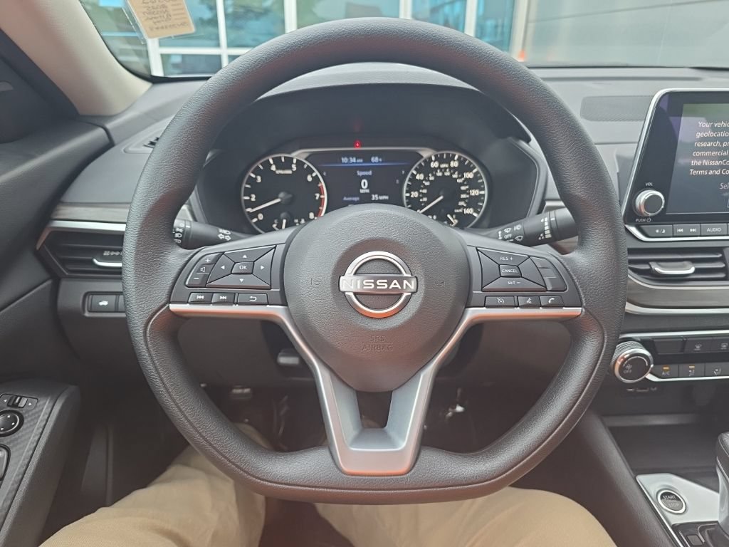 Used 2025 Nissan Altima 2.5 SV FWD image 17