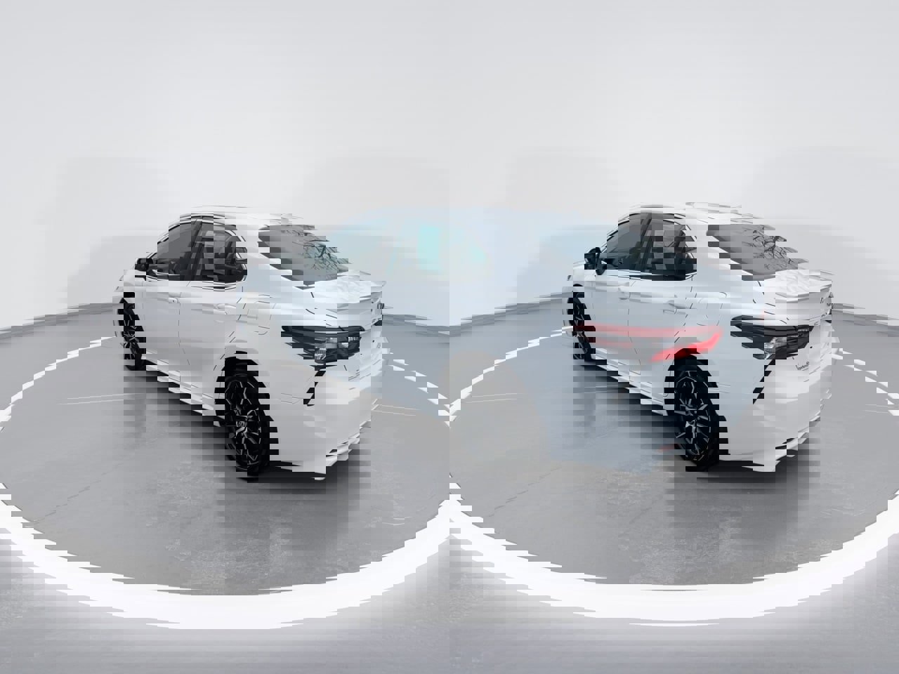 Used 2021 Toyota Camry SE w/ Cold Weather Package image 14