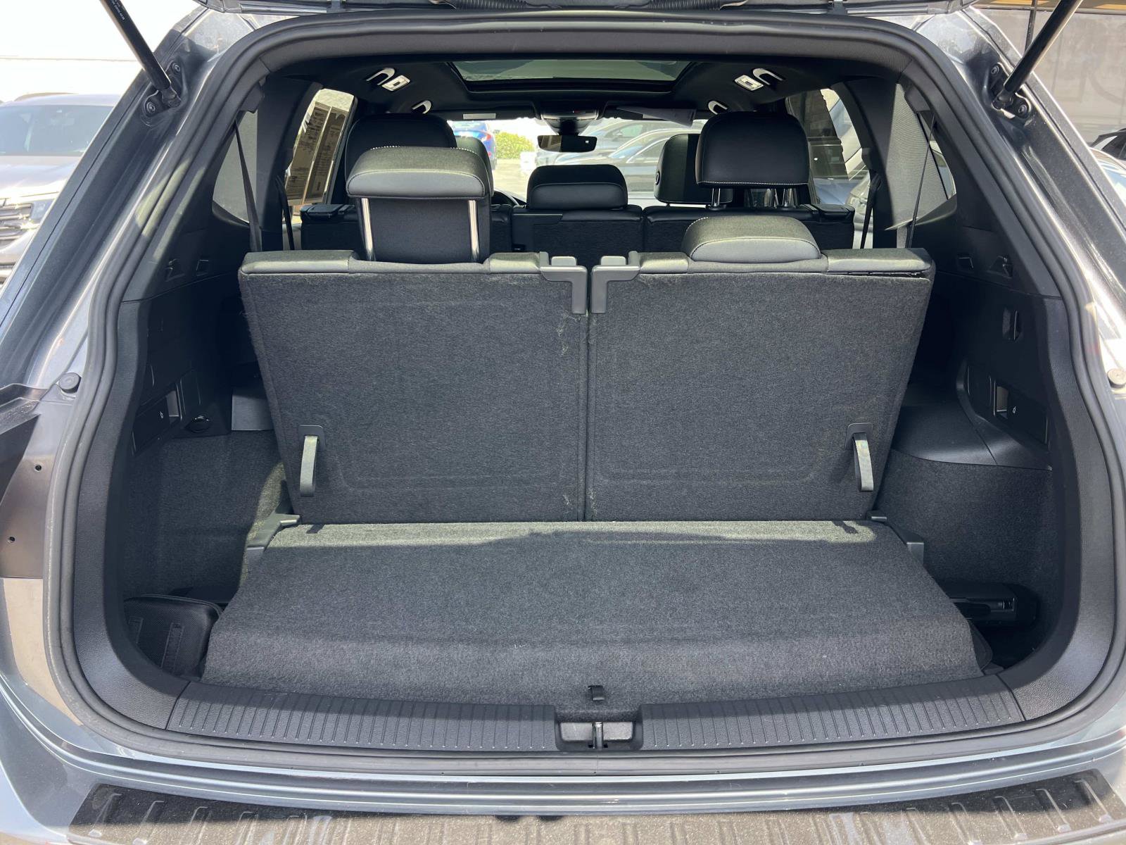 Certified 2023 Volkswagen Tiguan SE R-Line FWD image 25