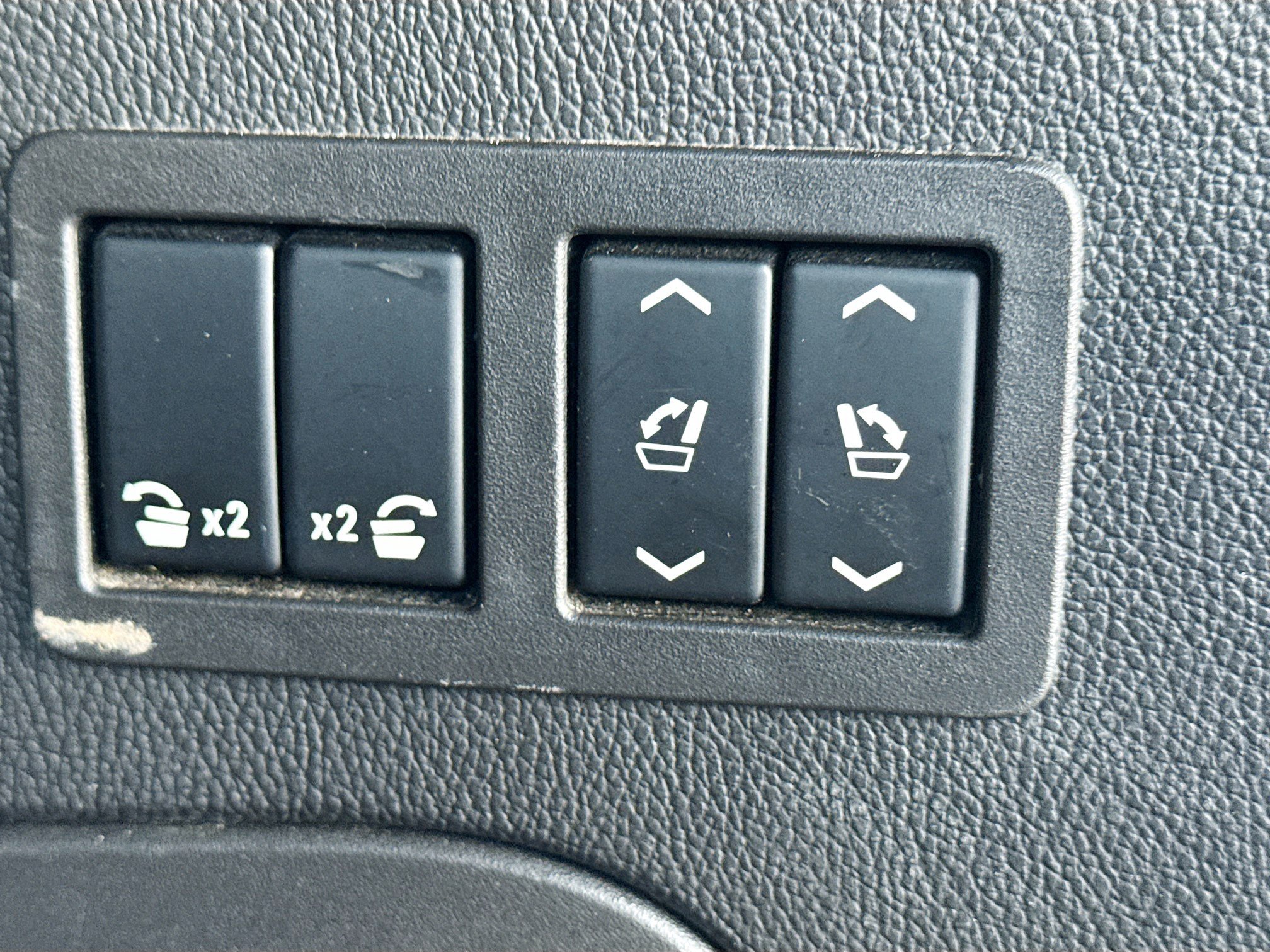 Used 2016 Cadillac Escalade Luxury RWD image 12
