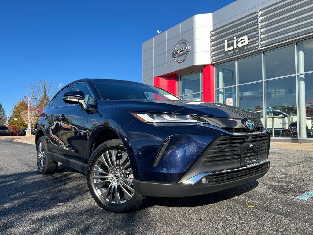 Used 2023 Toyota Venza Limited image 2