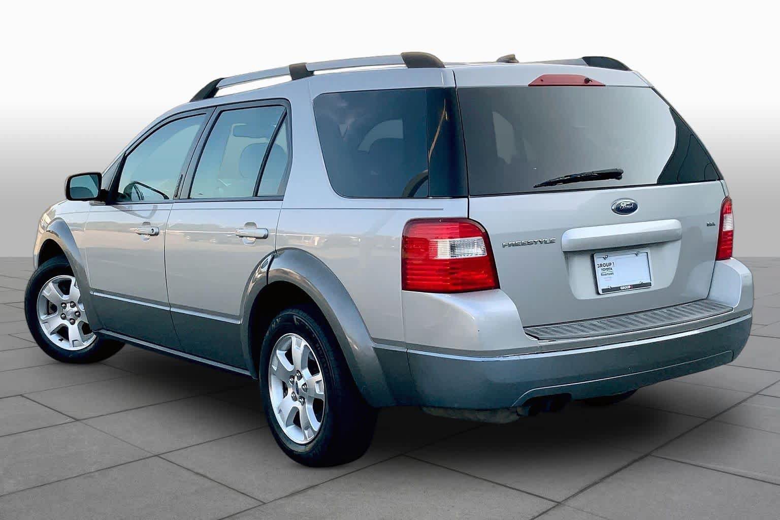 Used 2007 Ford Freestyle SEL FWD image 10