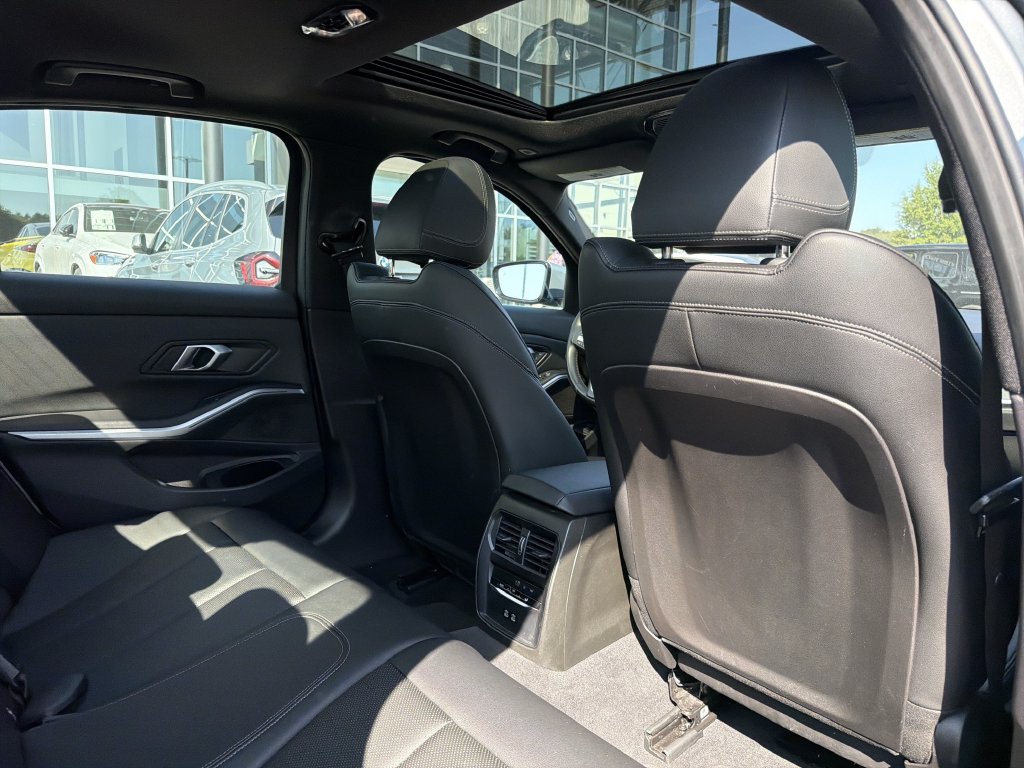 Used 2024 BMW 330i Sedan RWD image 16