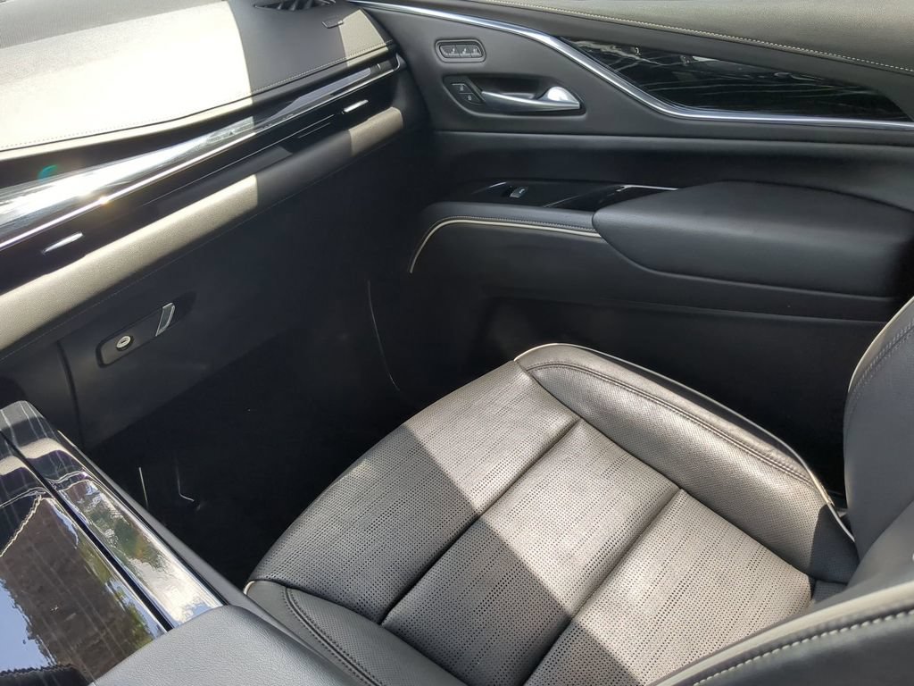 Used 2023 Cadillac Escalade Sport AWD/4WD image 17