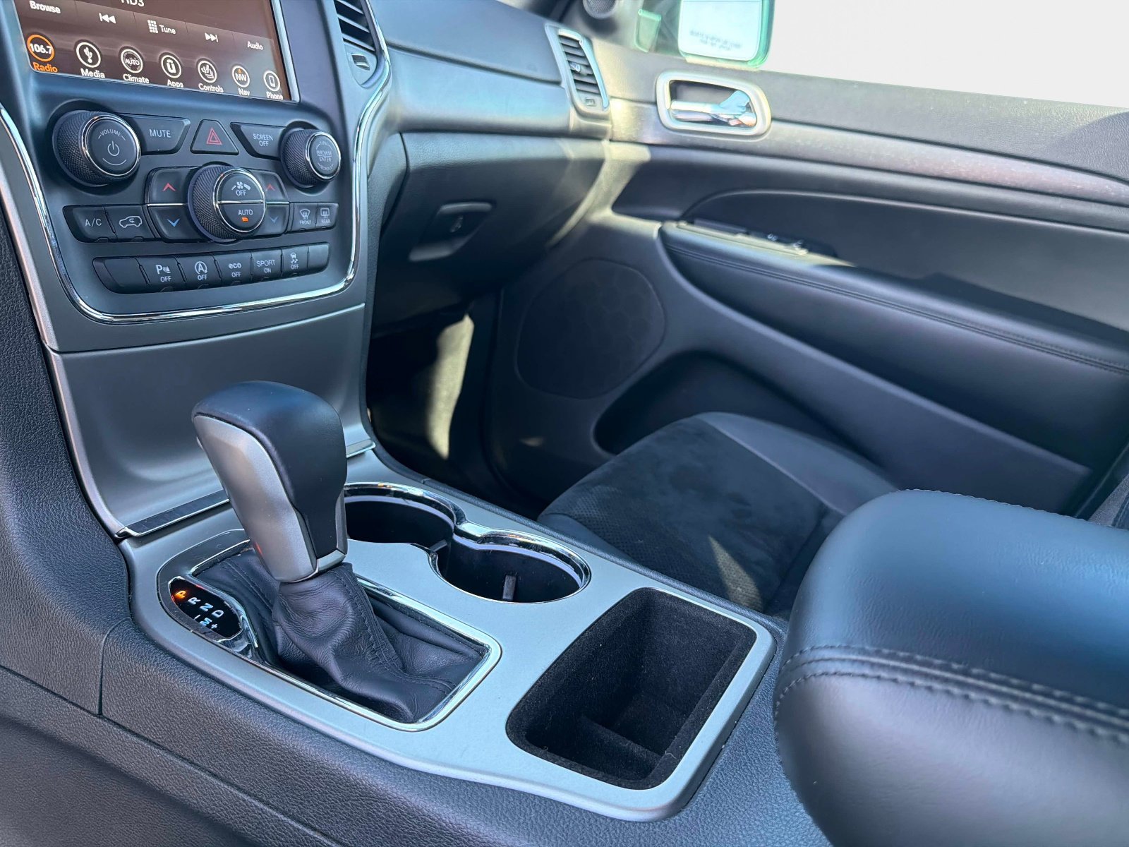 Used 2018 Jeep Grand Cherokee Altitude image 24