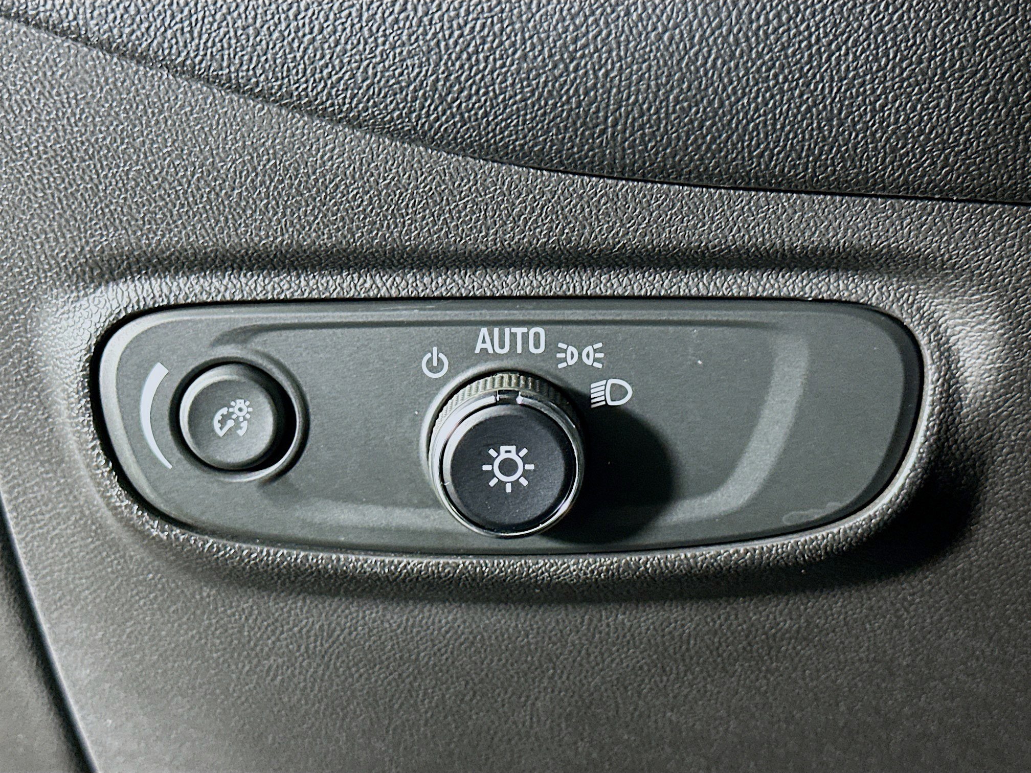 Used 2019 Chevrolet Equinox LS w/ LS Convenience Package image 17