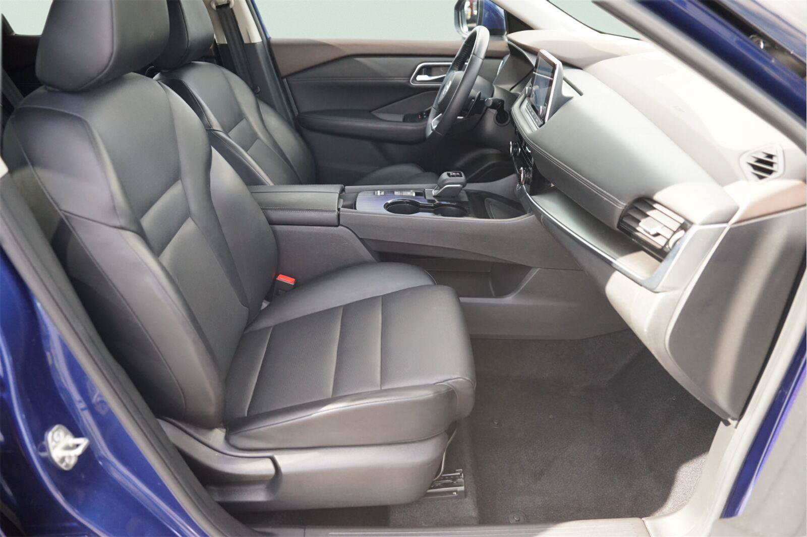 Used 2021 Nissan Rogue SV w/ Premium Package FWD image 19