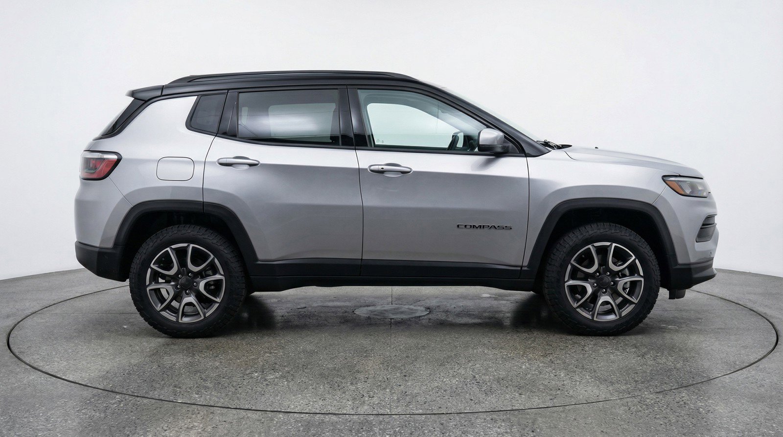Used 2025 Jeep Compass Trailhawk AWD/4WD image 11