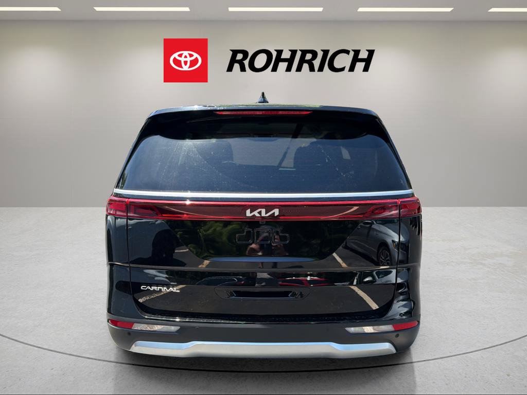 Used 2023 Kia Carnival EX FWD image 7