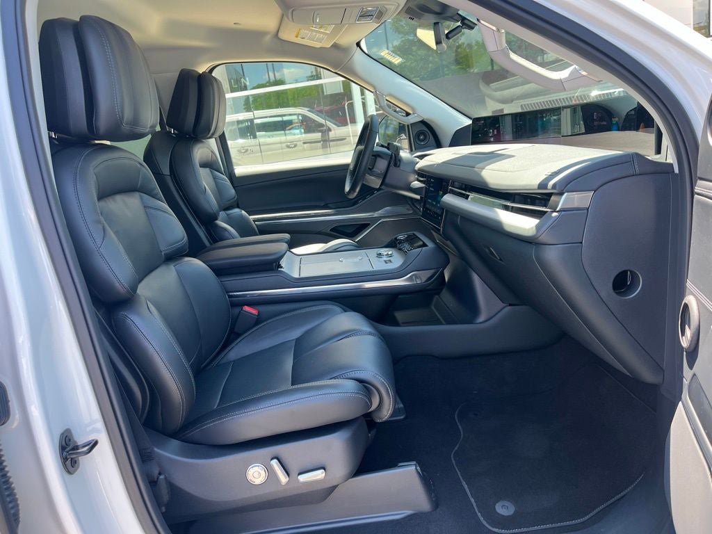 Used 2026 Lincoln Navigator Premiere AWD/4WD image 21