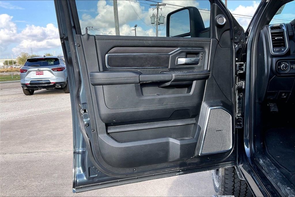 New 2026 RAM 2500 Laramie AWD/4WD image 11