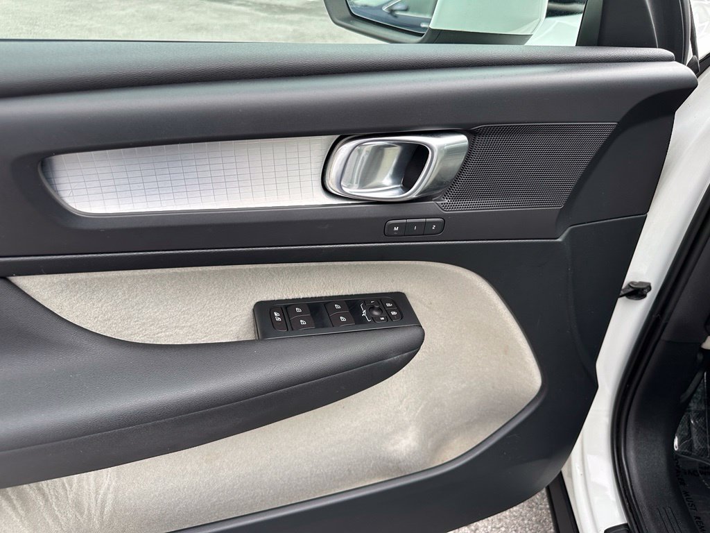 Used 2019 Volvo XC40 T5 Momentum AWD/4WD image 12