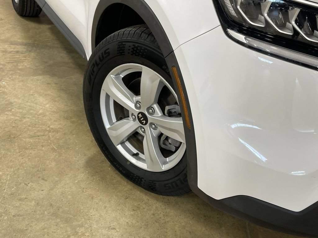 Used 2021 Kia Sorento LX FWD image 11