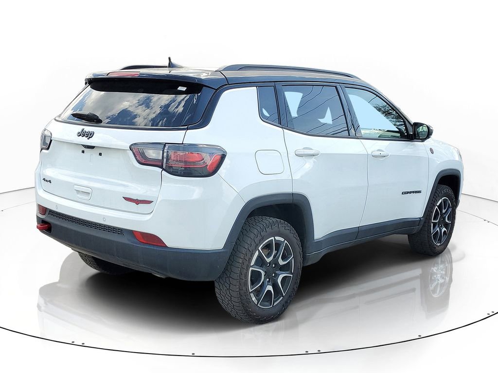 Used 2024 Jeep Compass Trailhawk w/ Trailhawk Elite Group AWD/4WD image 4