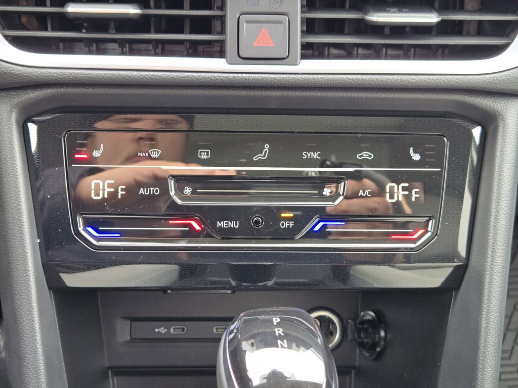 New 2026 Volkswagen Taos SE image 16