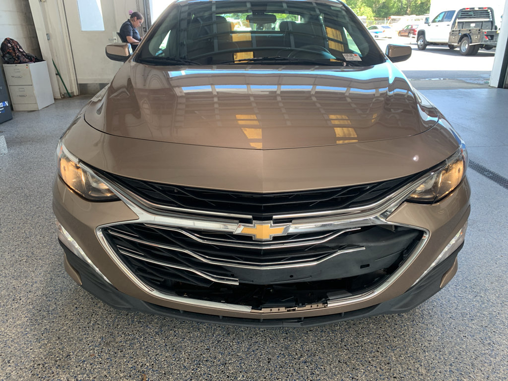 Used 2019 Chevrolet Malibu LT FWD image 2