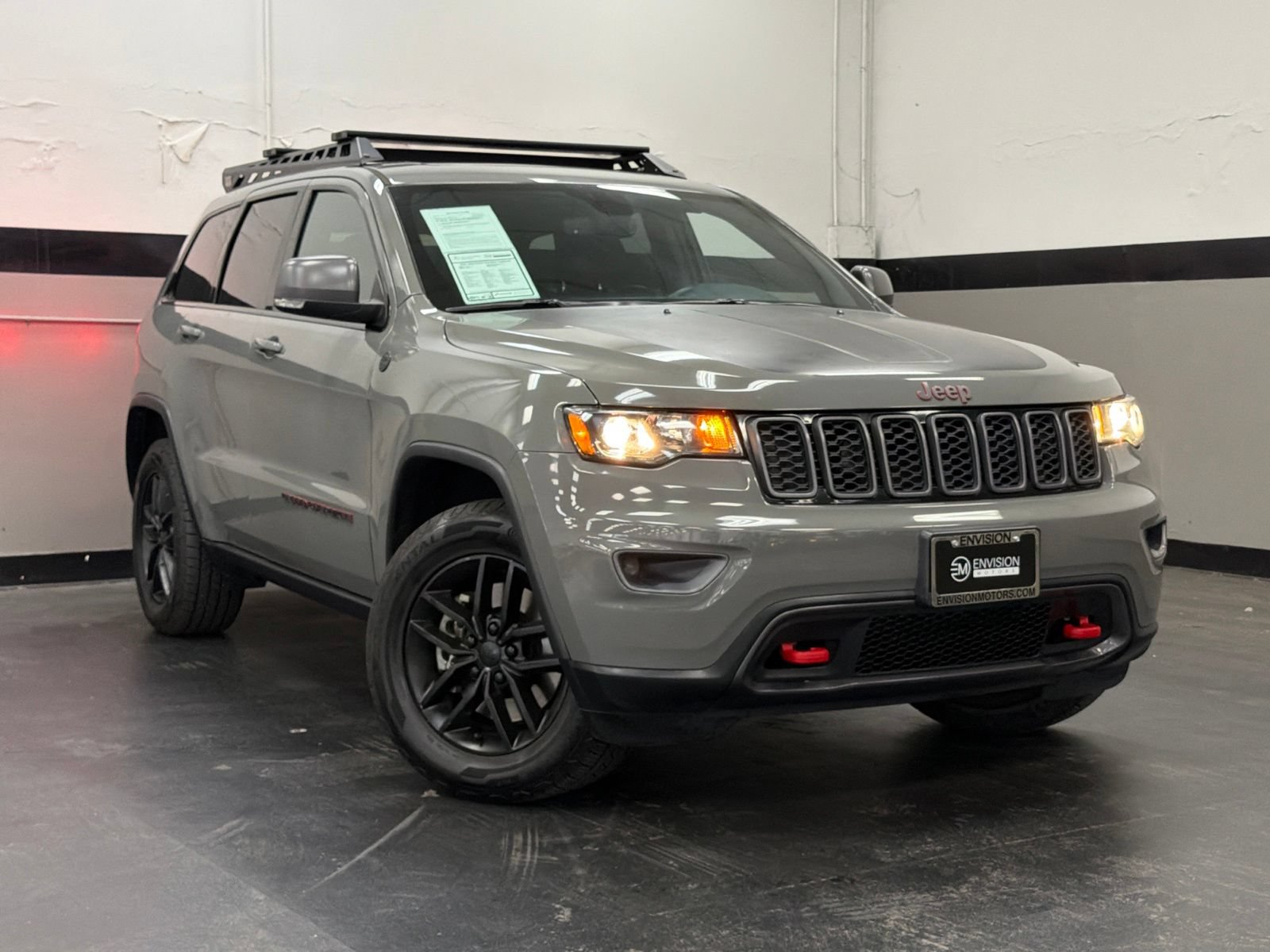 Used 2021 Jeep Grand Cherokee Trailhawk w/ Trailhawk Luxury Group AWD/4WD image 2