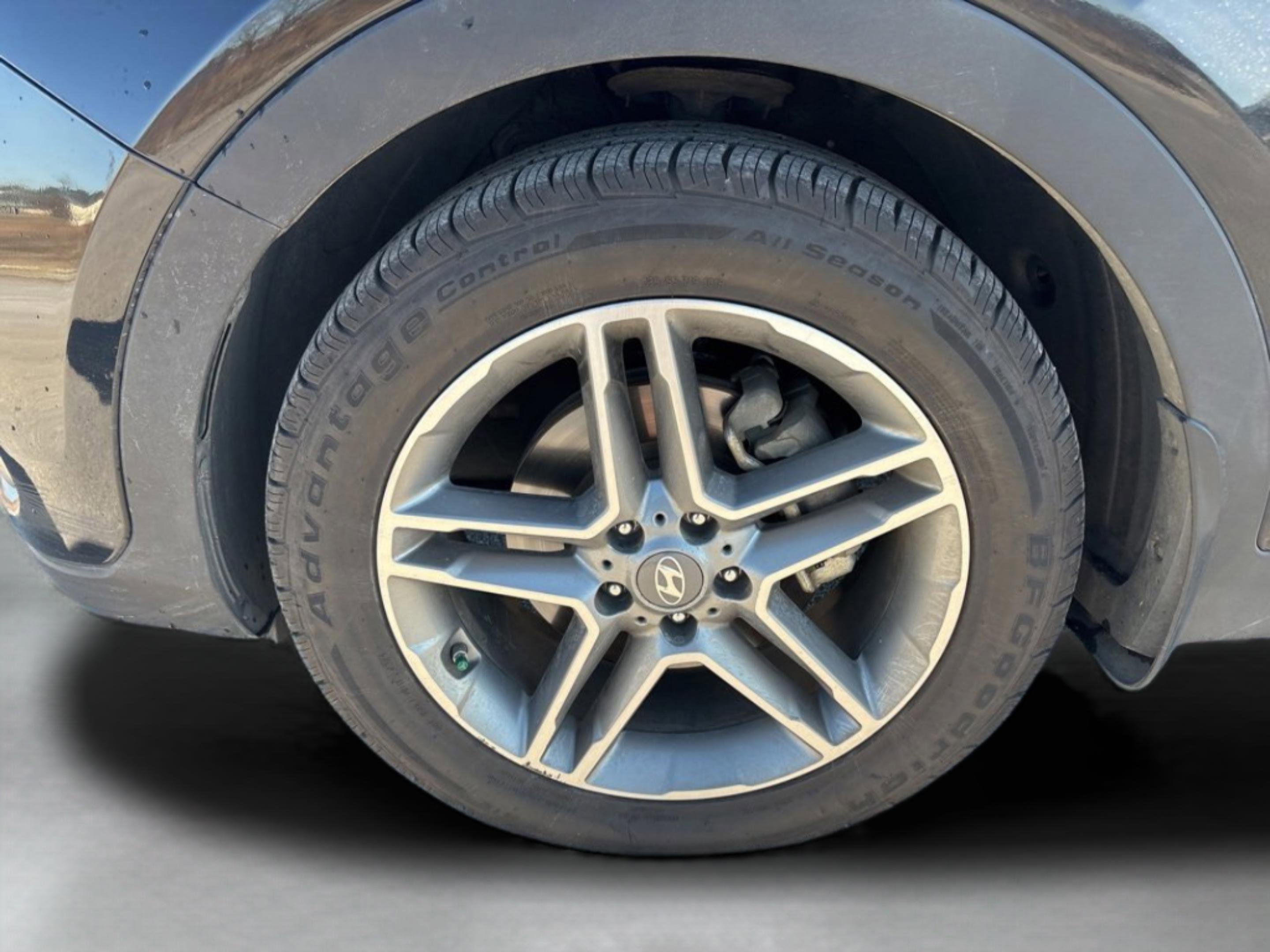 Used 2018 Hyundai Santa Fe SE image 47