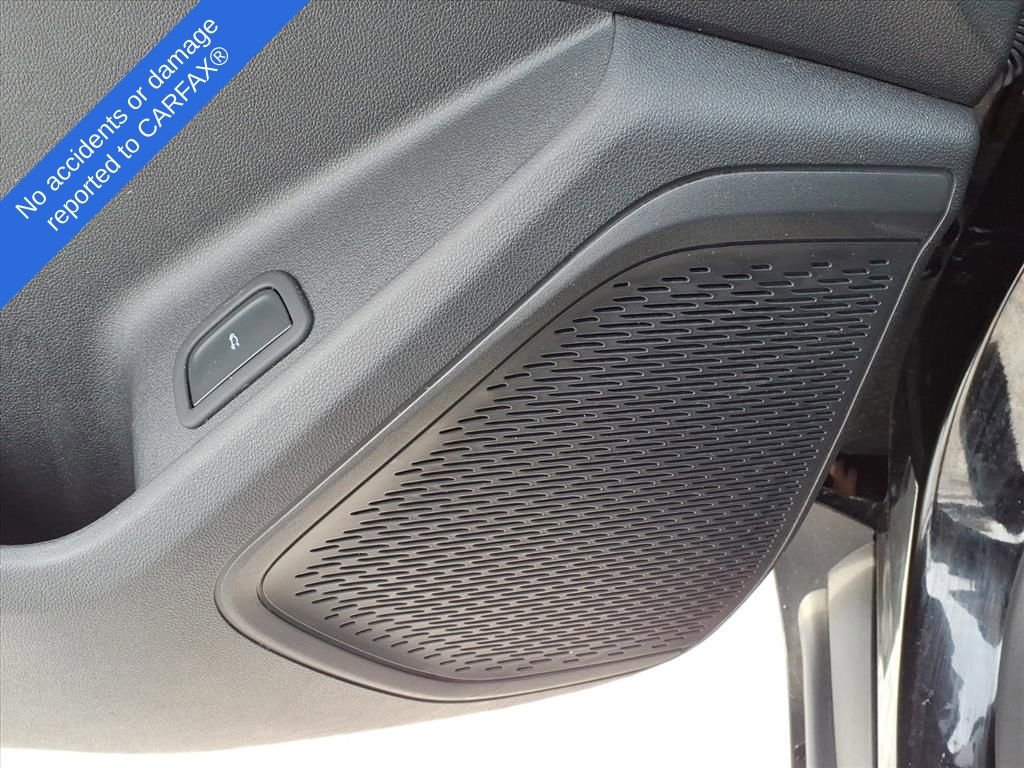 Used 2025 Chevrolet Traverse LT image 17