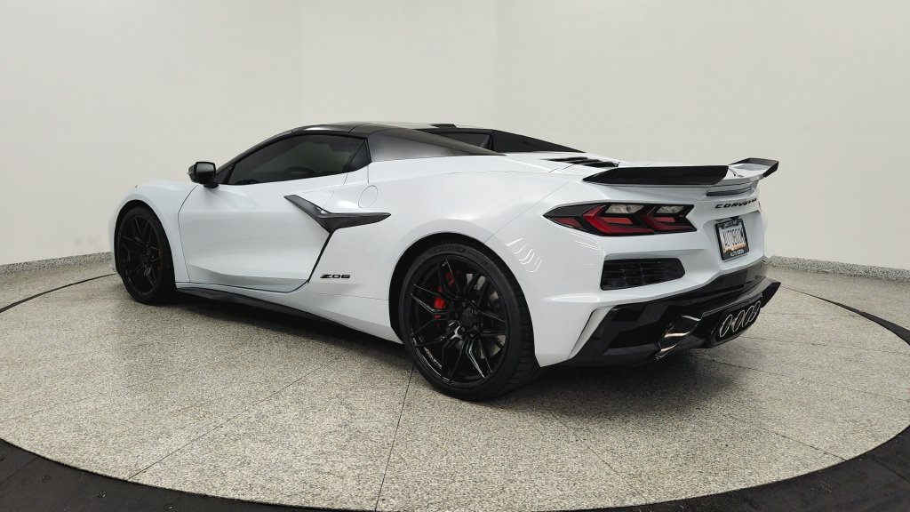 Used 2024 Chevrolet Corvette Z06 RWD image 3