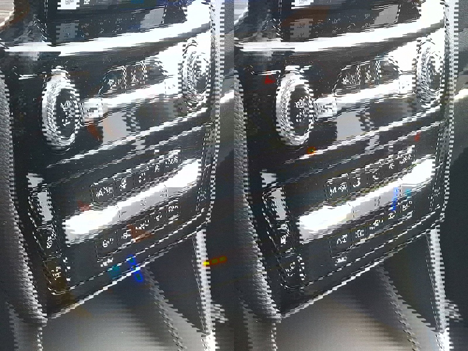 Certified 2023 Ford Explorer Limited w/ Limited Technology Package image 17