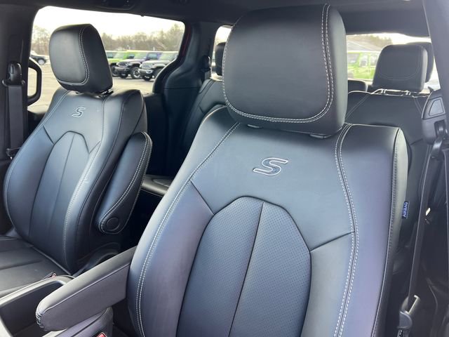 New 2026 Chrysler Pacifica Select image 13