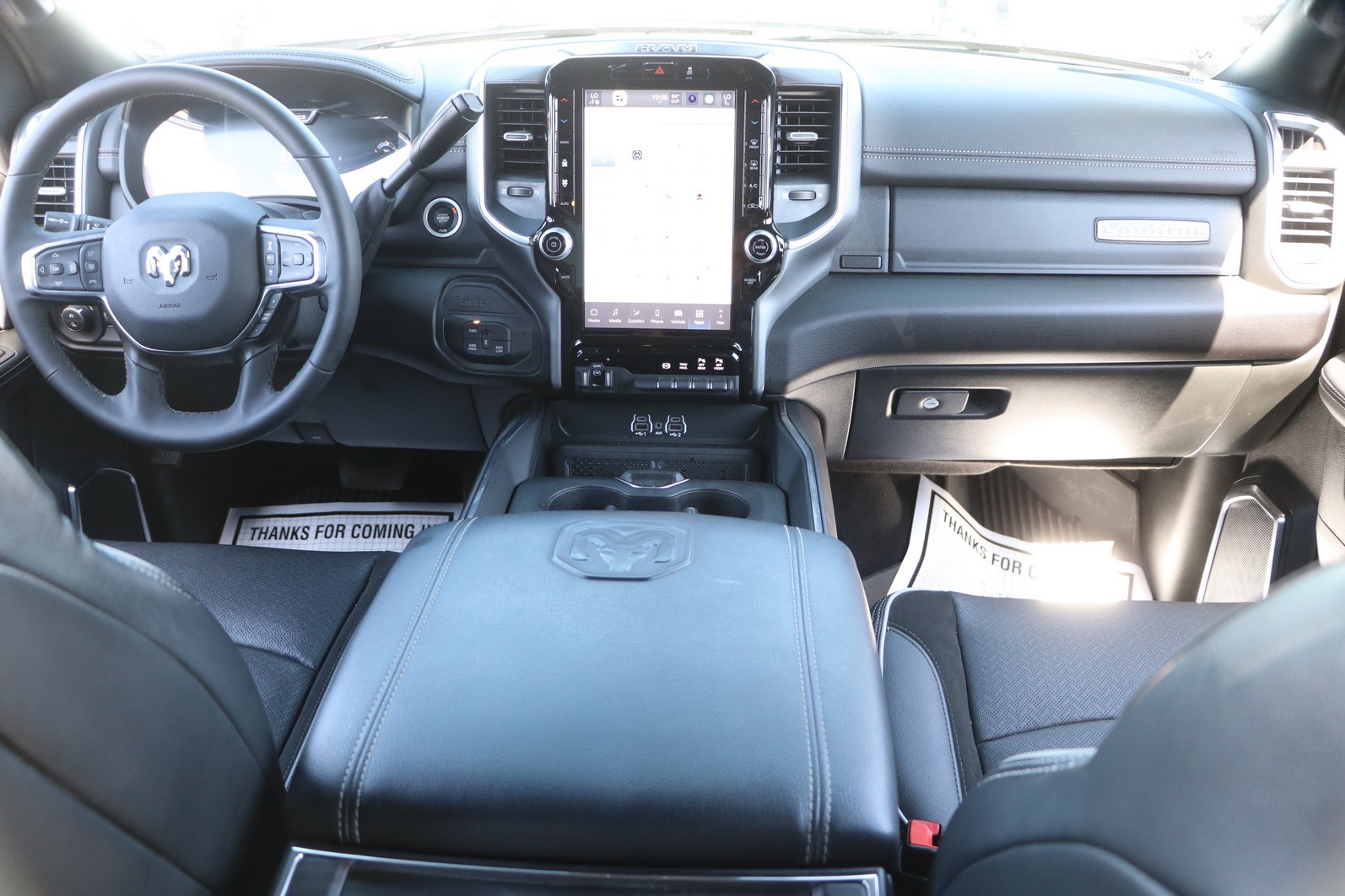 Used 2025 RAM 3500 Laramie AWD/4WD image 17