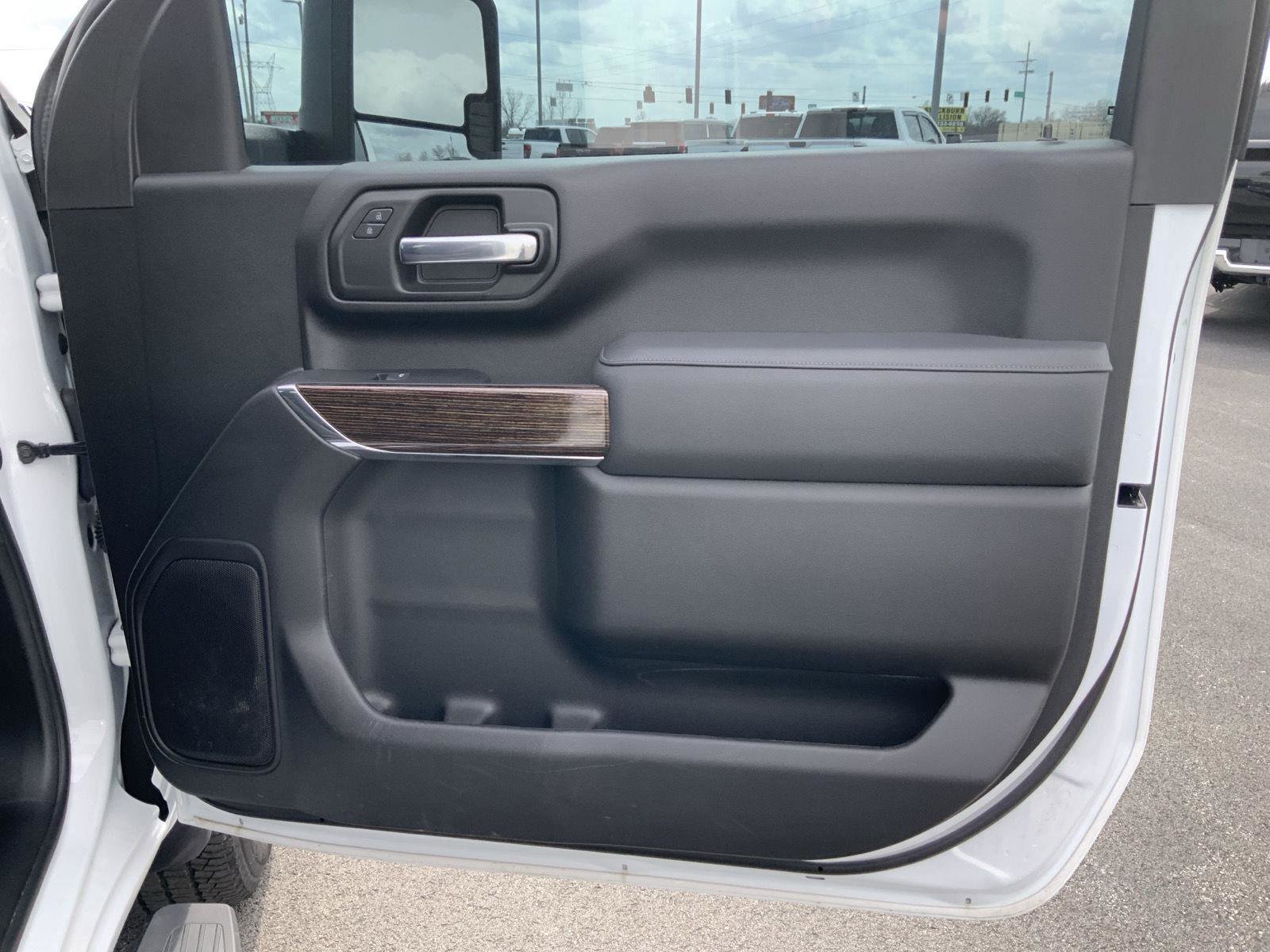 Used 2025 GMC Sierra 2500 SLE w/ SLE Convenience Package image 51