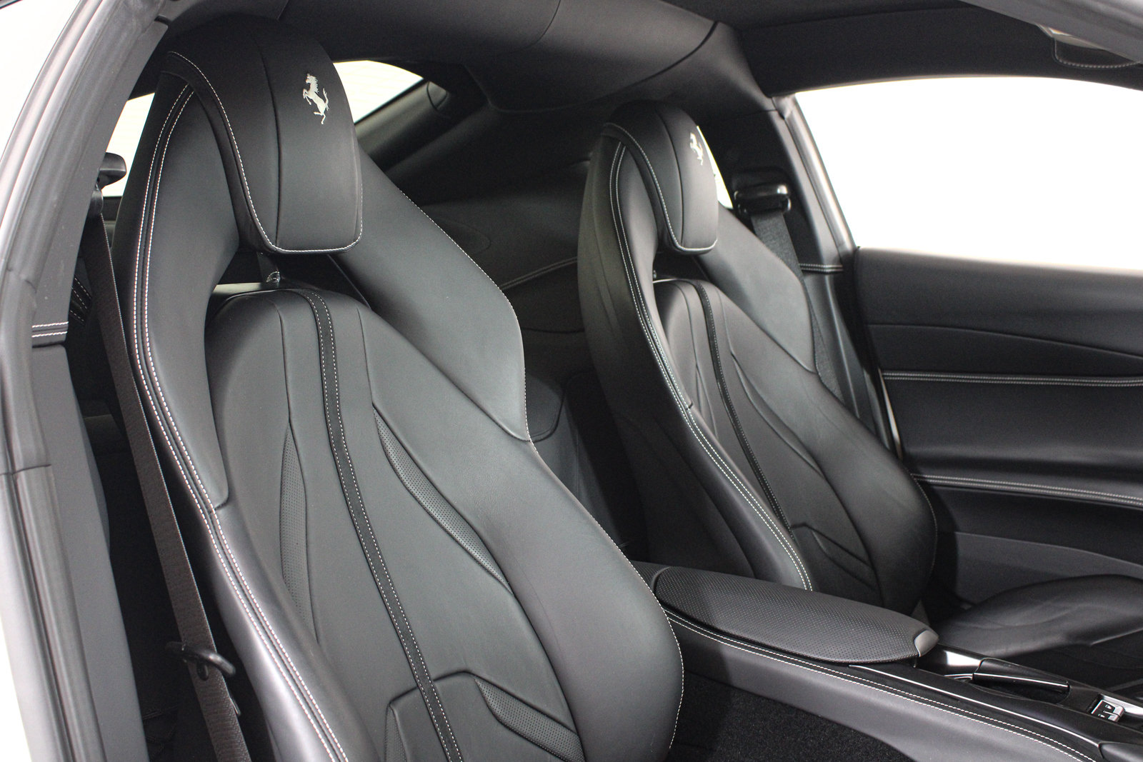 Used 2019 Ferrari 812 Superfast RWD image 24