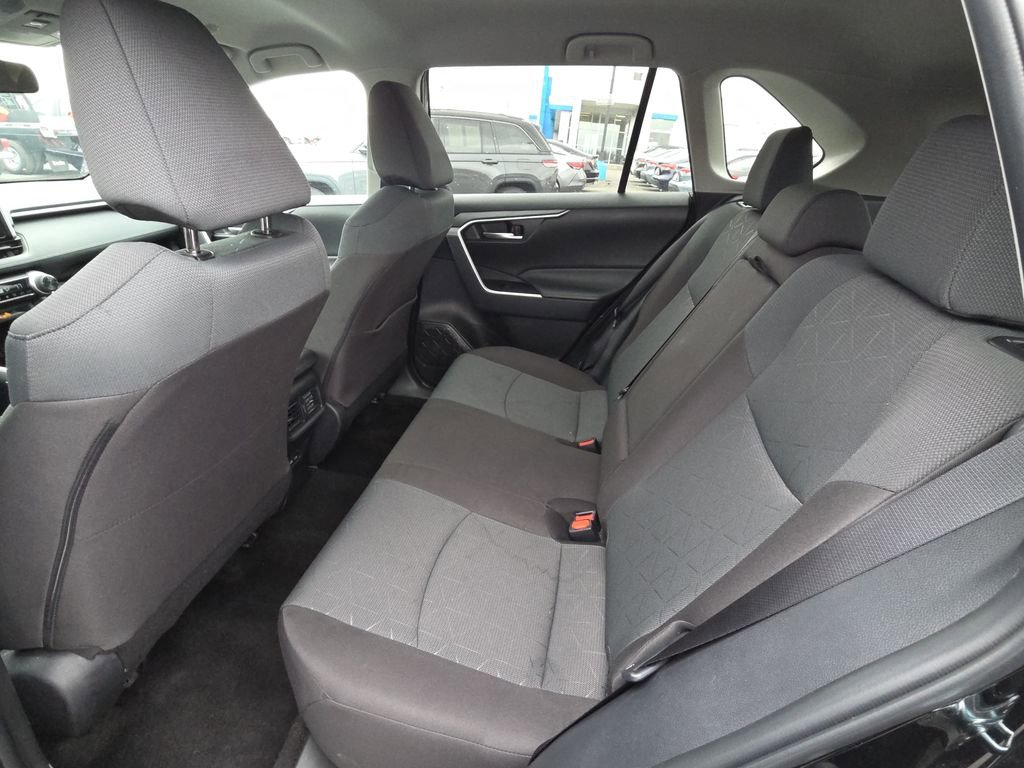 Used 2025 Toyota RAV4 XLE FWD image 28