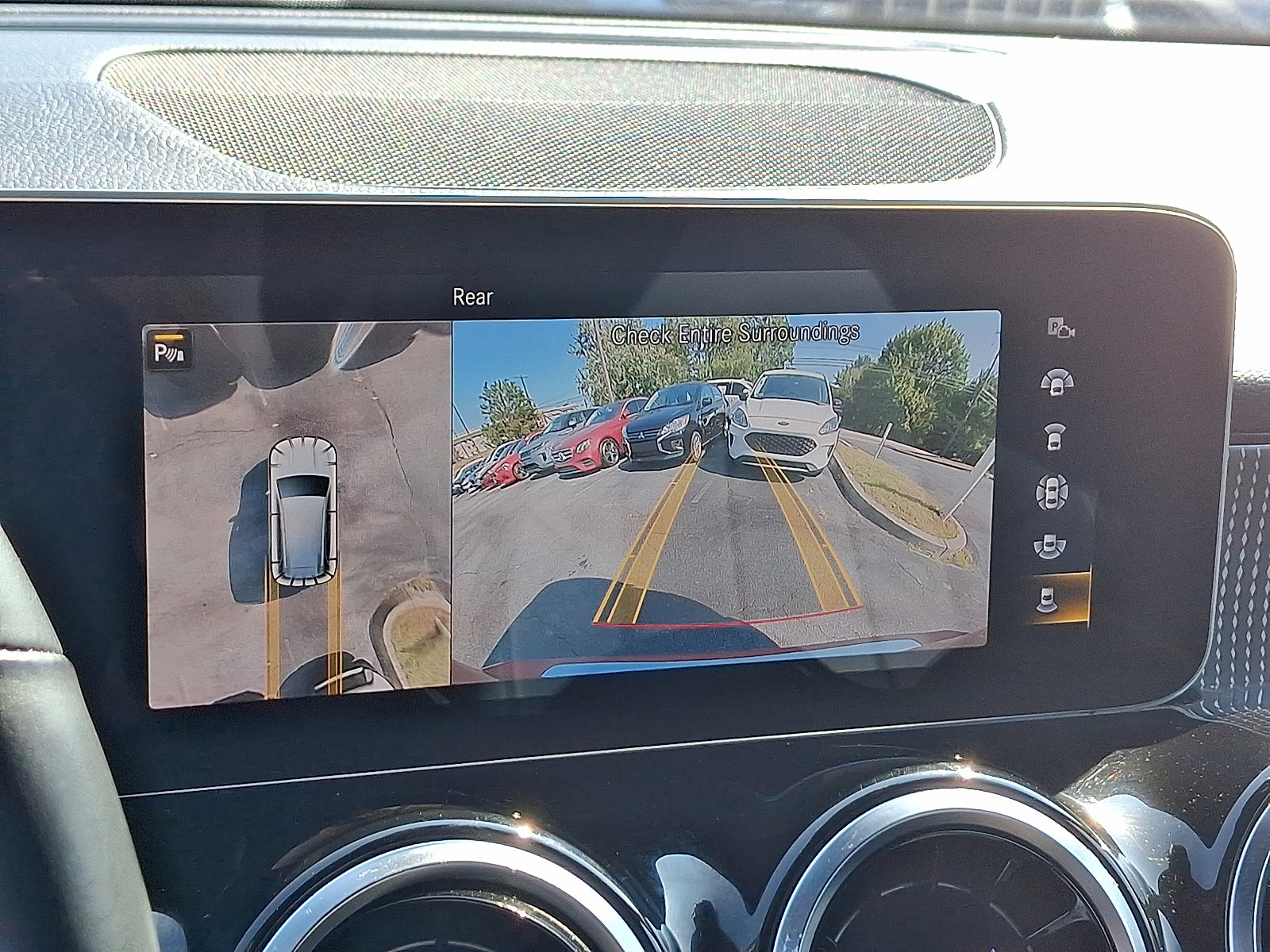 Used 2020 Mercedes-Benz GLB 250 4MATIC w/ Premium Package image 20
