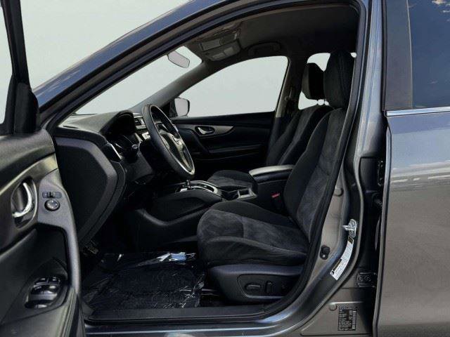 Used 2015 Nissan Rogue SV FWD image 17