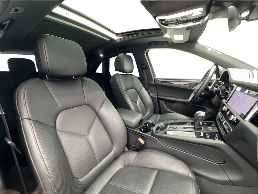 Used 2023 Porsche Macan w/ Sport Chrono Package image 26