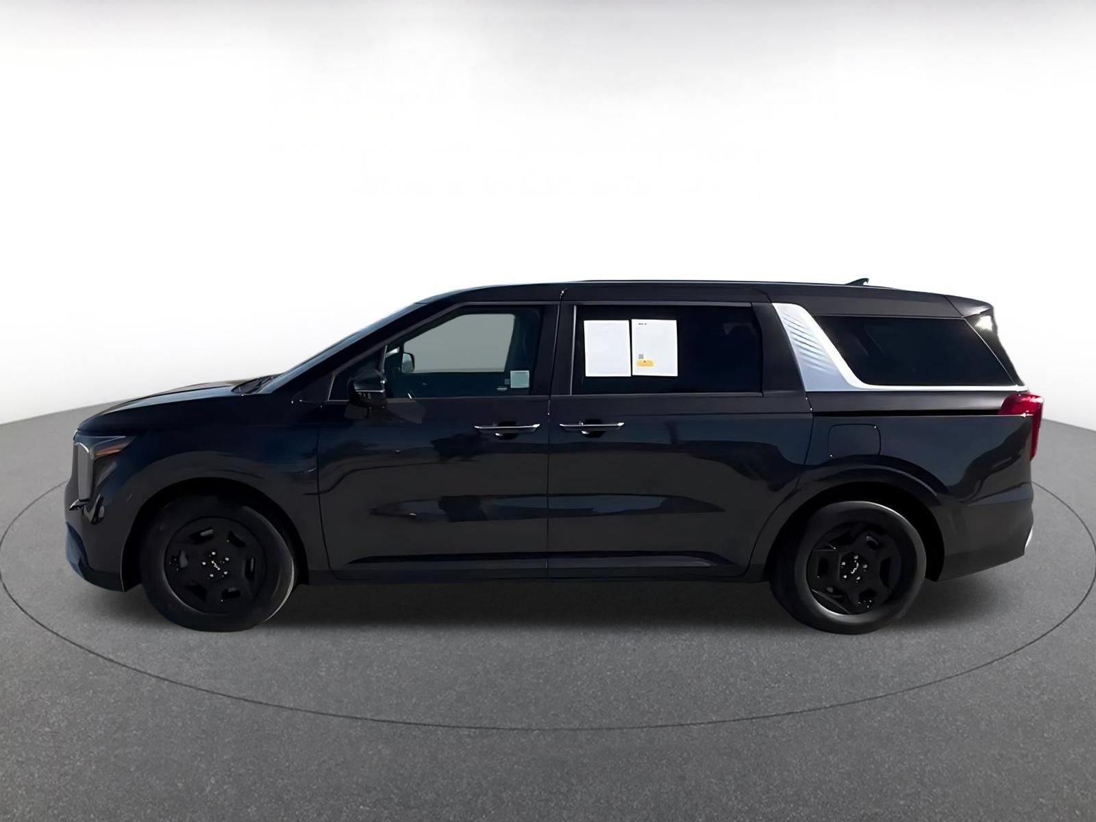 Used 2026 Kia Carnival FWD image 9