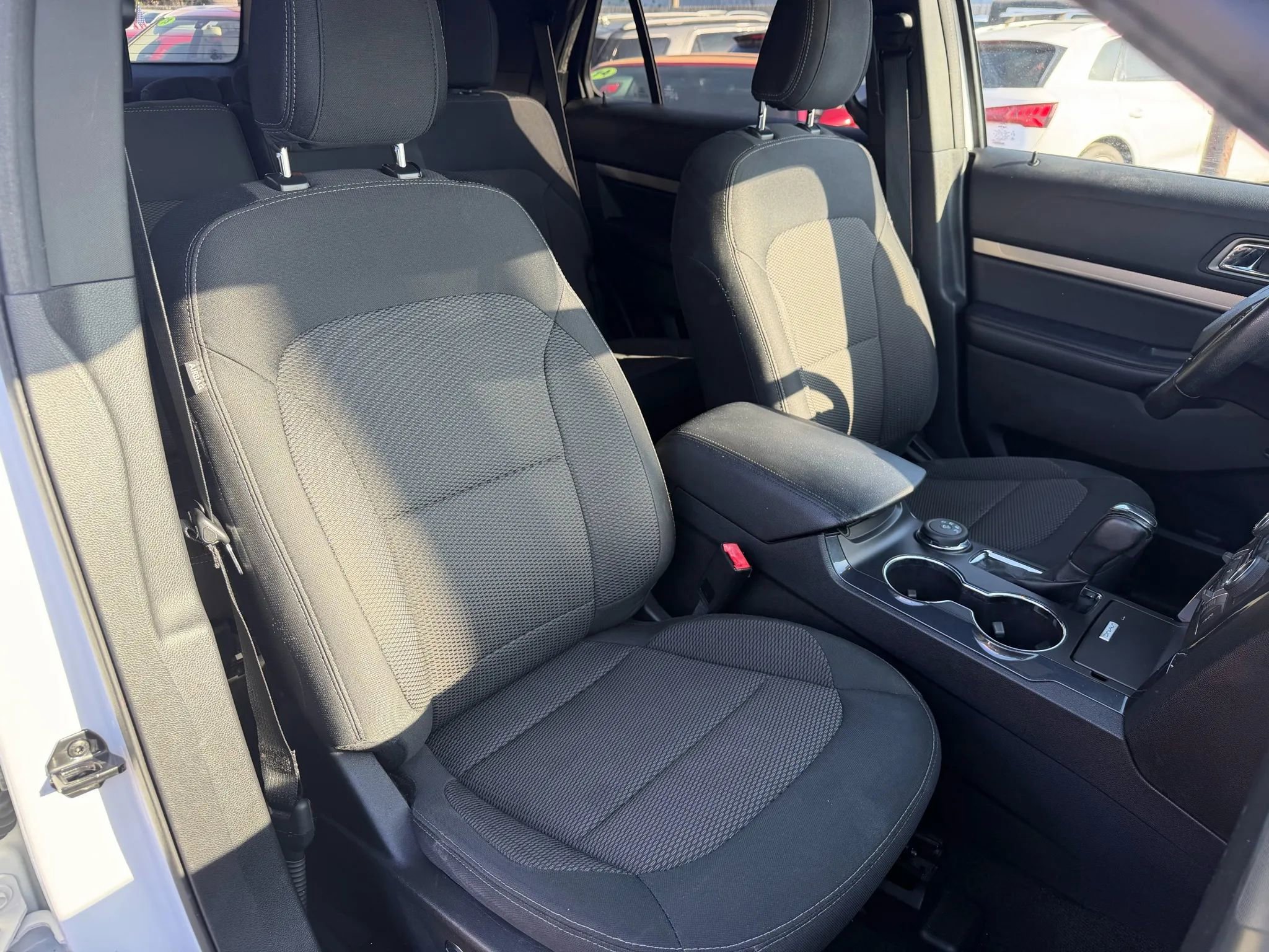 Used 2018 Ford Explorer XLT w/ Equipment Group 201A AWD/4WD image 10