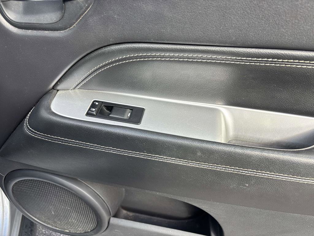 Used 2014 Jeep Compass Latitude w/ All Weather Capability Group image 14