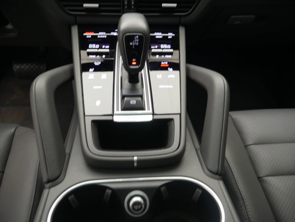 Certified 2023 Porsche Cayenne image 33