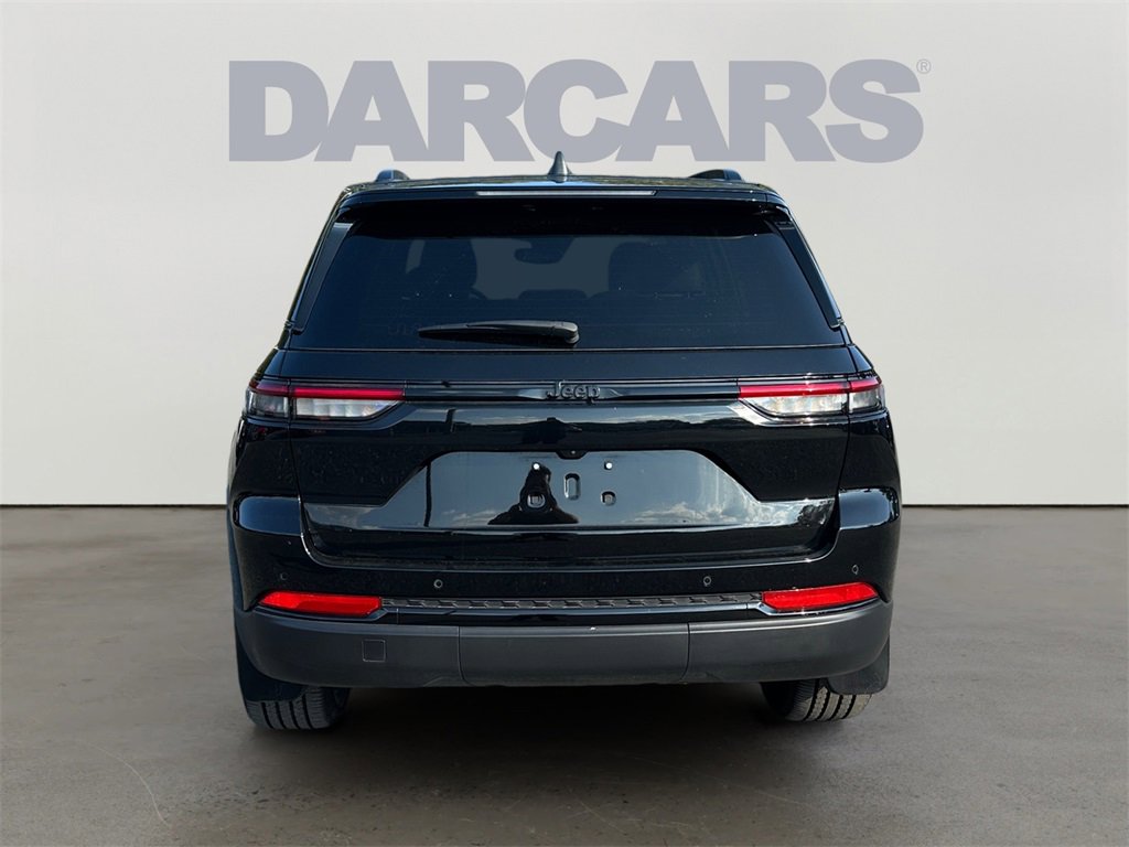 Used 2024 Jeep Grand Cherokee Altitude image 6