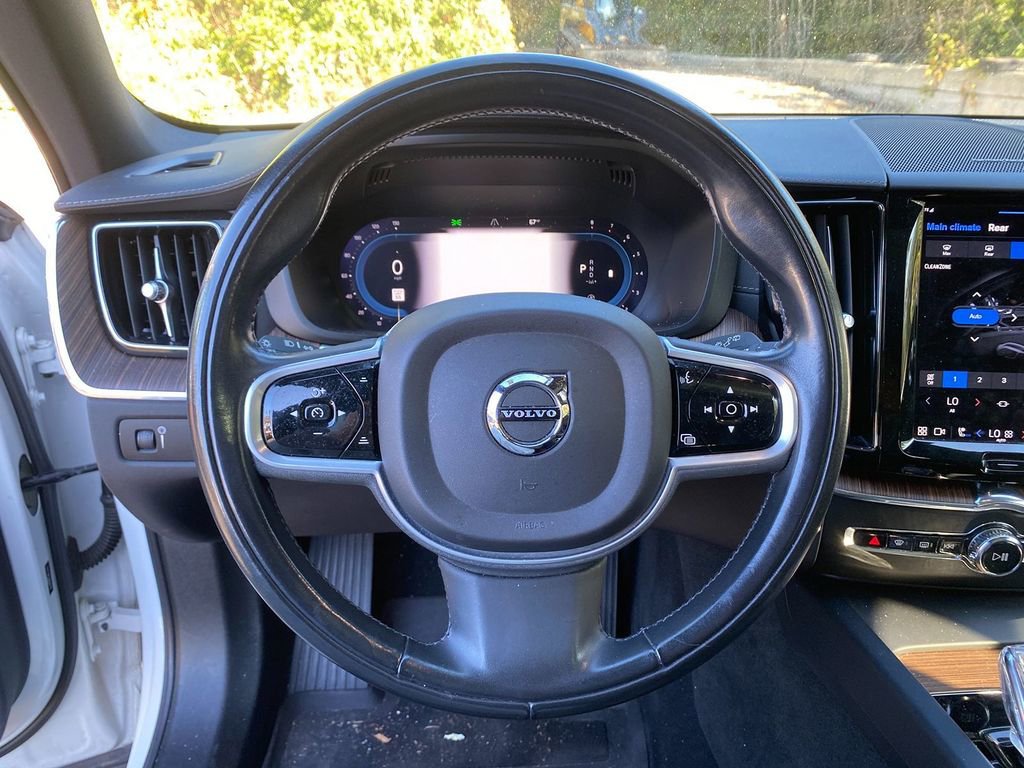 Used 2022 Volvo XC60 B5 Inscription w/ Climate Package image 15