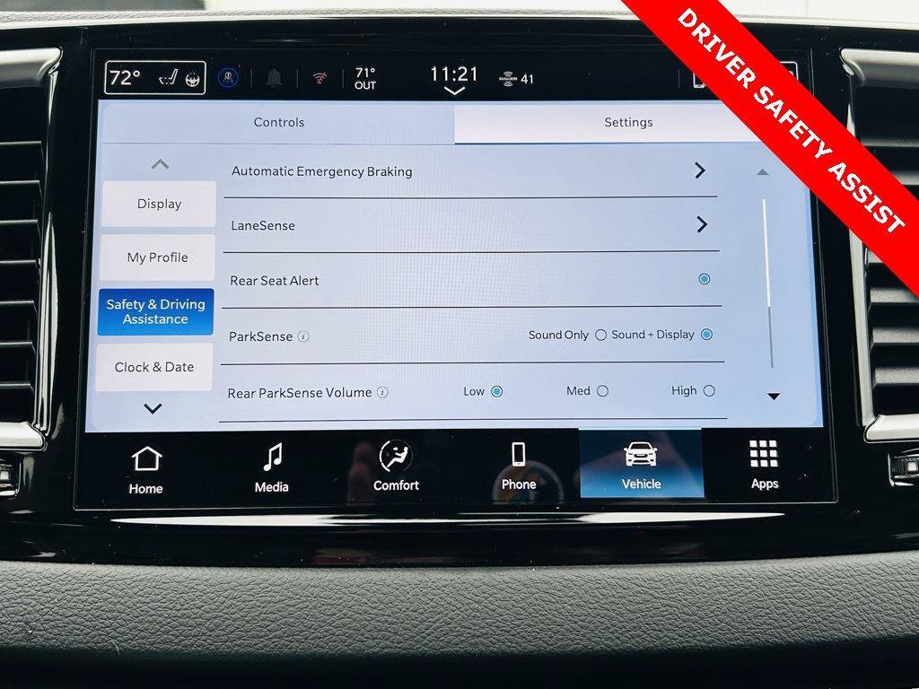 New 2026 Chrysler Voyager LX FWD image 7