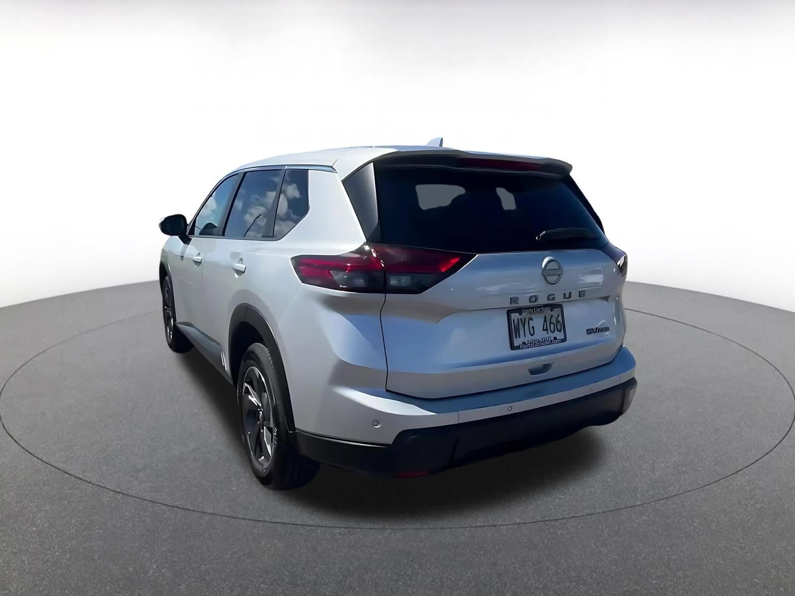 Used 2024 Nissan Rogue SV image 11